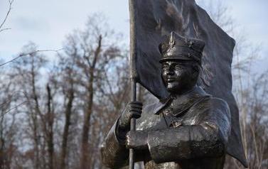 Pomnik Powstańc&oacute;w Wielkopolskich 3