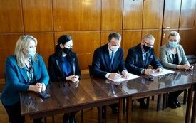 Podpisanie umowy dowozy autobusowe 2022 2